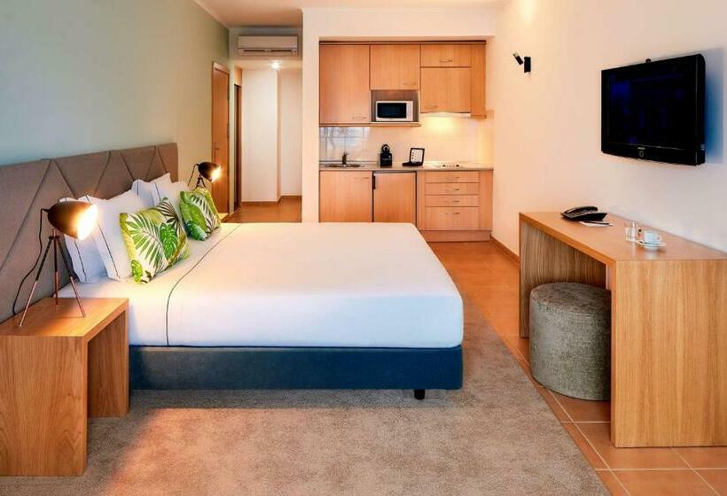 스탠다드 스튜디오, NH Marina Portimao Resort