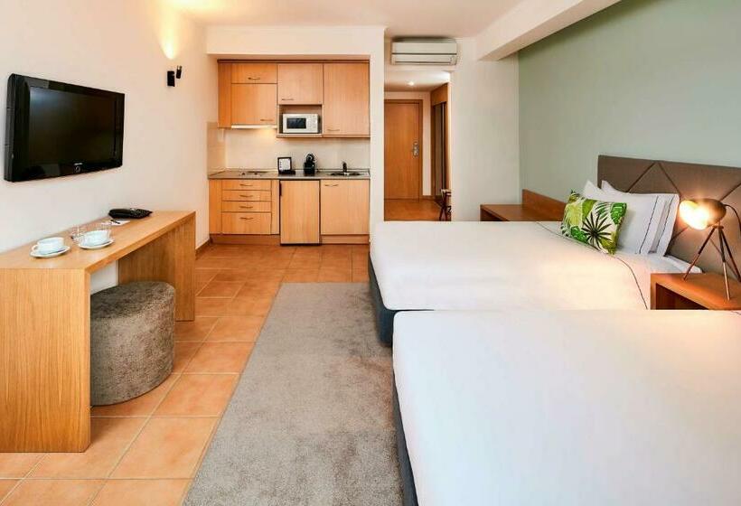 스탠다드 스튜디오, NH Marina Portimao Resort