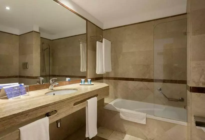 اتاق خانوادگی, Gran Hotel Costa del Sol