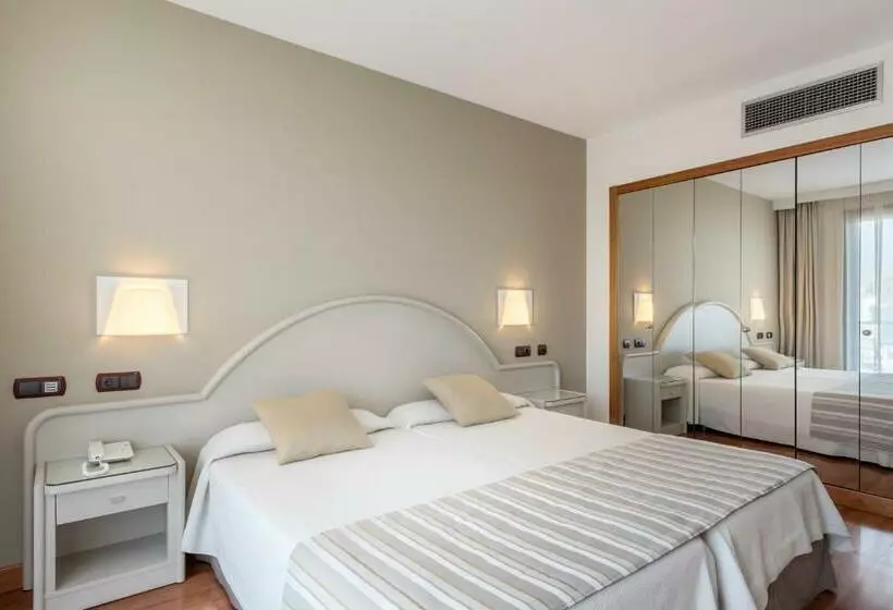 اتاق پریمیوم سه تخته, Gran Hotel Costa del Sol