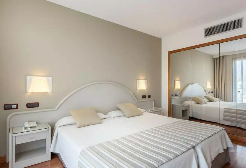 اتاق پریمیوم سه تخته, Gran Hotel Costa del Sol