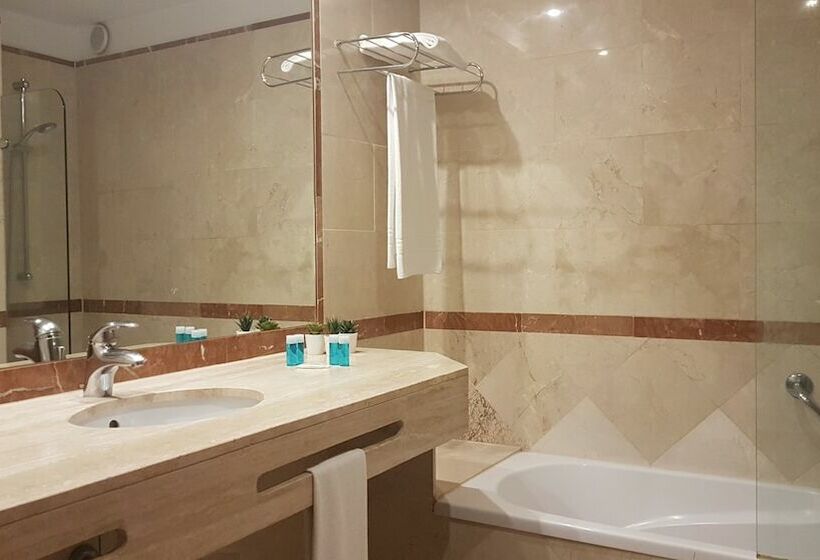 舒适三人间, Gran Hotel Costa del Sol