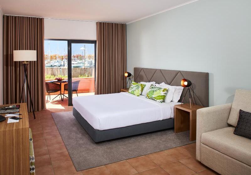스탠다드 스튜디오, NH Marina Portimao Resort