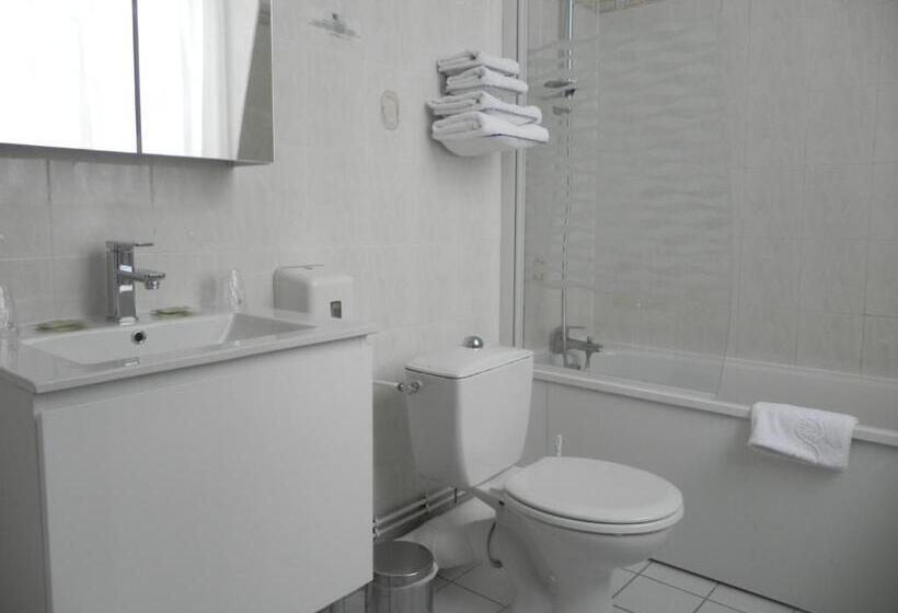 四人标准间, Hôtel   Restaurant Au Tonnelier