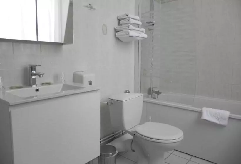 スタンダード４人部屋, Hôtel   Restaurant Au Tonnelier