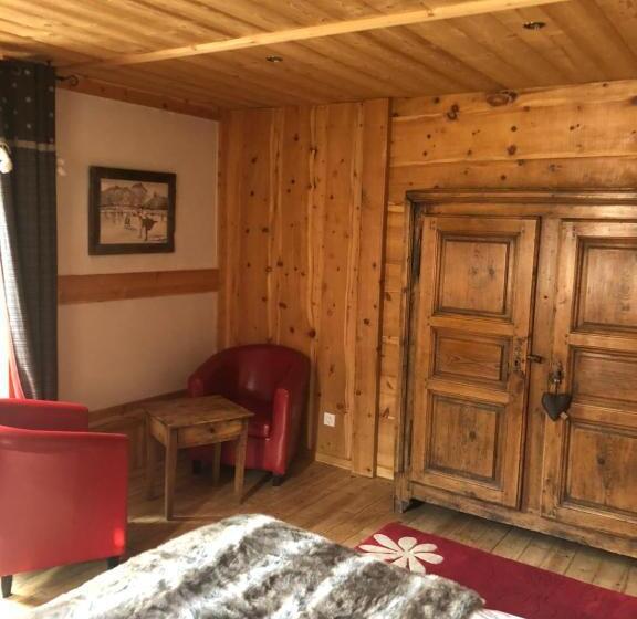 Студио Стандарт с Балконом, Hôtel Restaurant De La Chaussée