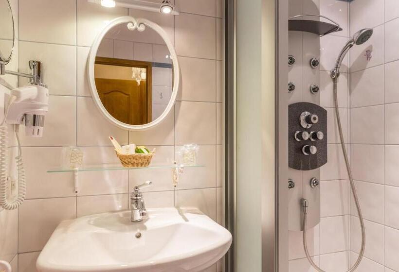 标准间, Le Lion D Or