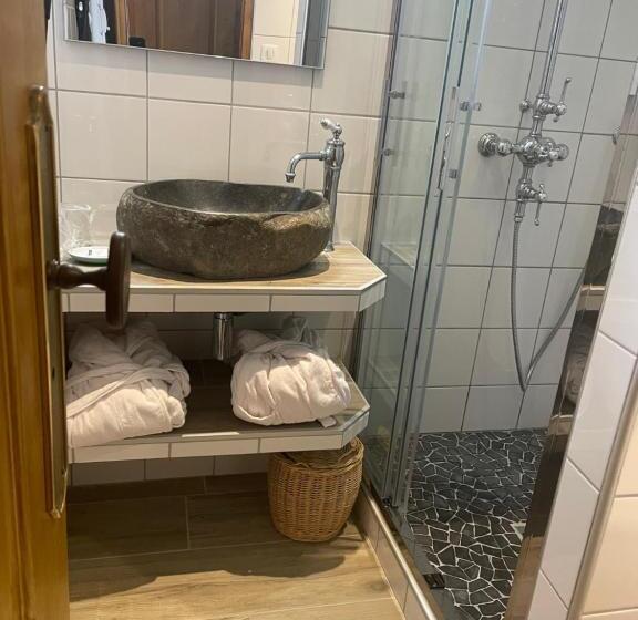 标准间, Le Lion D Or