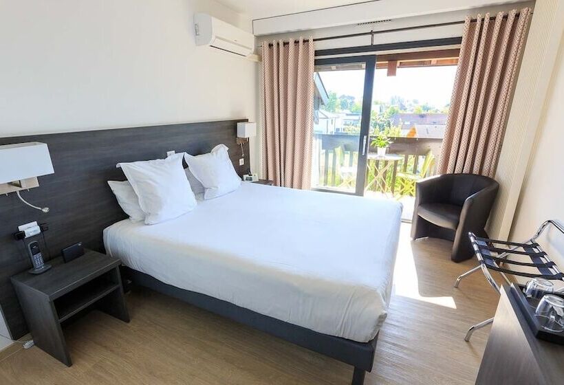 Номер Стандарт, Logis Hôtel Annecy Nord / Argonay