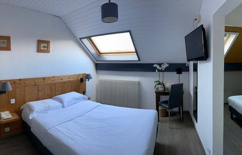 Номер Стандарт Трехместный, Logis Hôtel Annecy Nord / Argonay