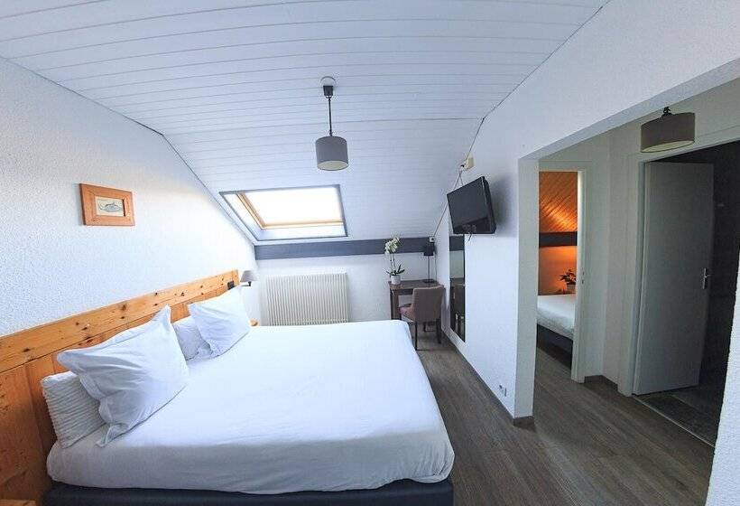 חדר סטנדרט לשלושה, Logis Hôtel Annecy Nord / Argonay