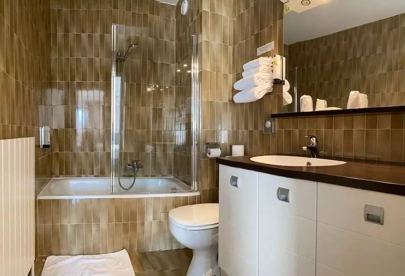 スタンダード４人部屋, Logis Hôtel Annecy Nord / Argonay