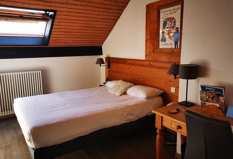 חדר סטנדרט לארבעה, Logis Hôtel Annecy Nord / Argonay