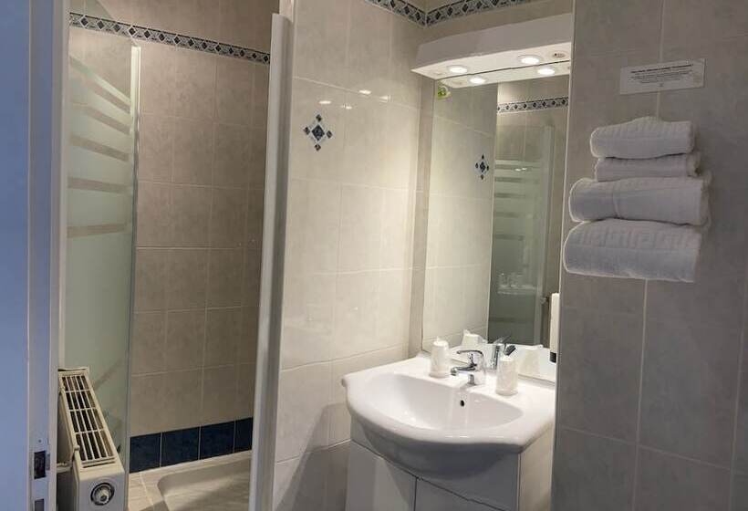 חדר סופריור לארבעה, Logis Hôtel Annecy Nord / Argonay