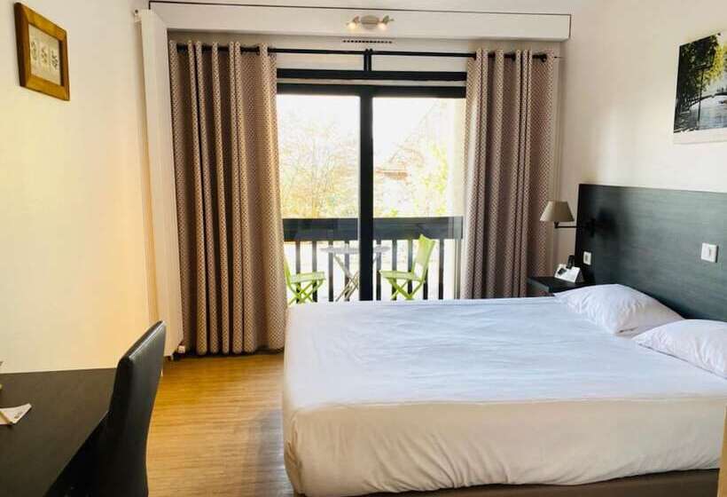 חדר סופריור לארבעה, Logis Hôtel Annecy Nord / Argonay