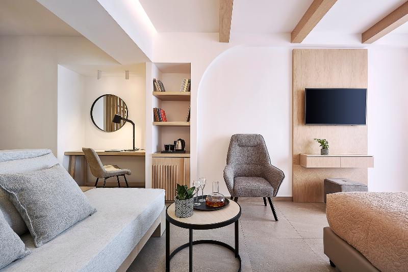 חדר סטנדרט לשלושה, Logis Hôtel Annecy Nord / Argonay