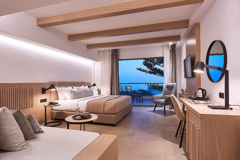 Номер Стандарт Трехместный, Logis Hôtel Annecy Nord / Argonay