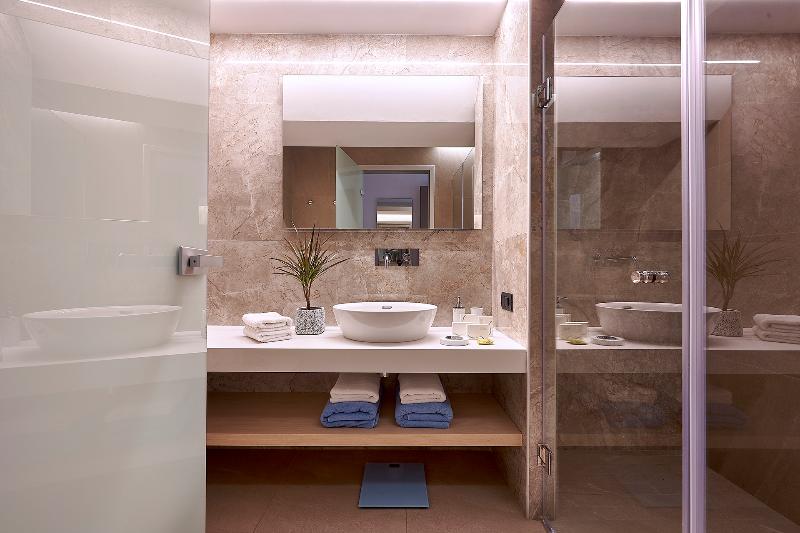 חדר סטנדרט לשלושה, Logis Hôtel Annecy Nord / Argonay