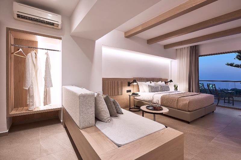 חדר סטנדרט לשלושה, Logis Hôtel Annecy Nord / Argonay