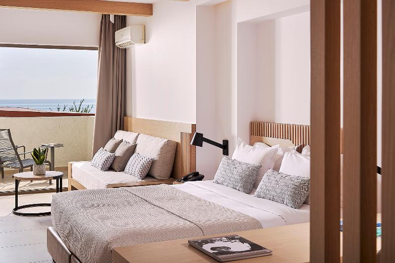 חדר סטנדרט לשלושה, Logis Hôtel Annecy Nord / Argonay