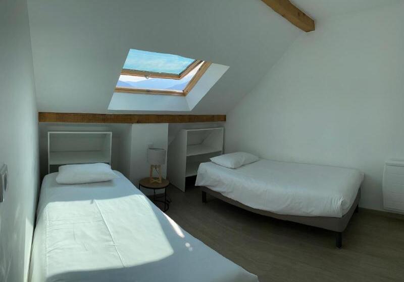 חדר סופריור לארבעה, Logis Hôtel Annecy Nord / Argonay