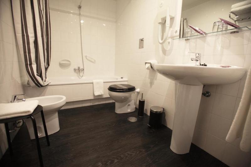 ベーシックルーム, Los Guardeses