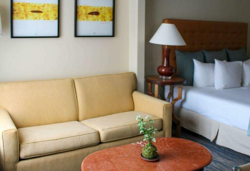 מיטת קינג בסוויטה, Four Points San Jose Costa Rica