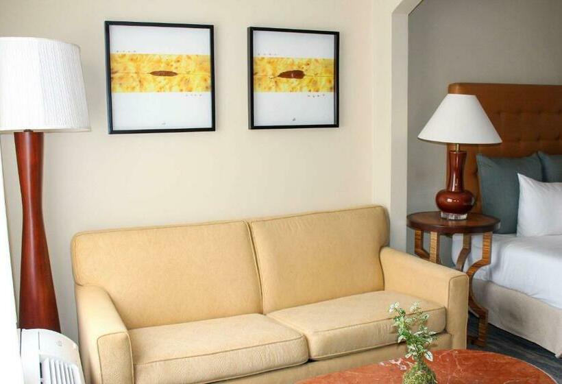 מיטת קינג בסוויטה, Four Points San Jose Costa Rica