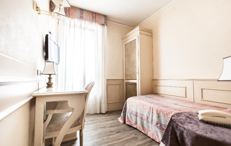 اتاق استاندارد یک نفره, San Luca