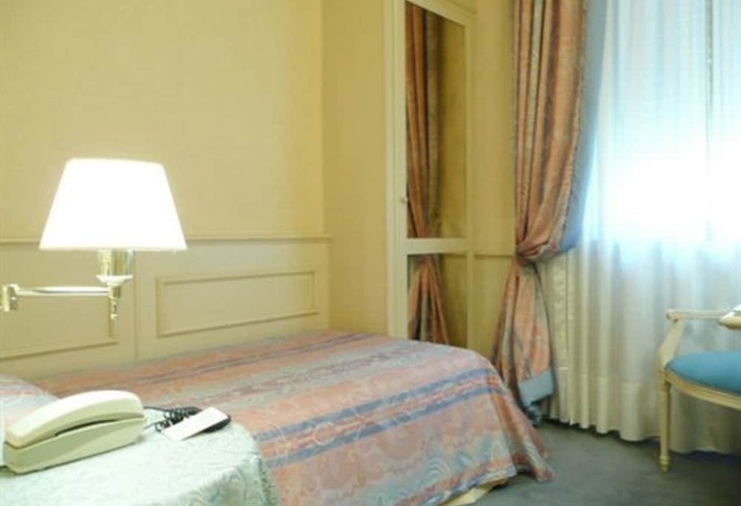 اتاق استاندارد یک نفره, San Luca