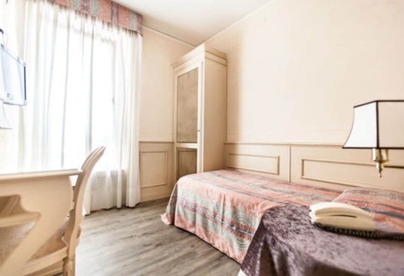 اتاق استاندارد یک نفره, San Luca