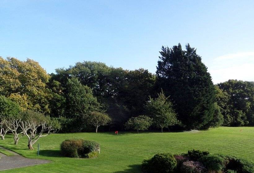 2-Bedroom Classic Apartment, Macdonald Elmers Court