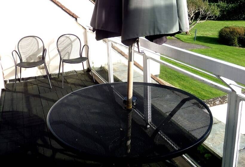 2-Bedroom Classic Apartment, Macdonald Elmers Court