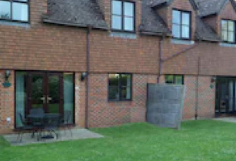 2-Bedroom Classic Apartment, Macdonald Elmers Court