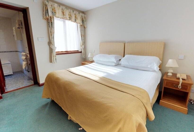 2-Bedroom Classic Apartment, Macdonald Elmers Court