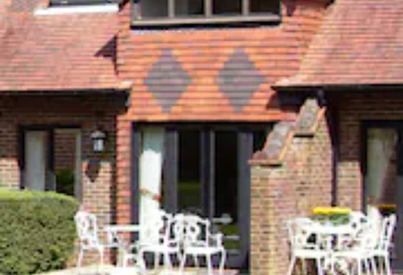 2-Bedroom Classic Apartment, Macdonald Elmers Court