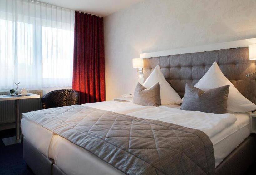 コンフォートルーム, Hafenhotel Pommernyacht