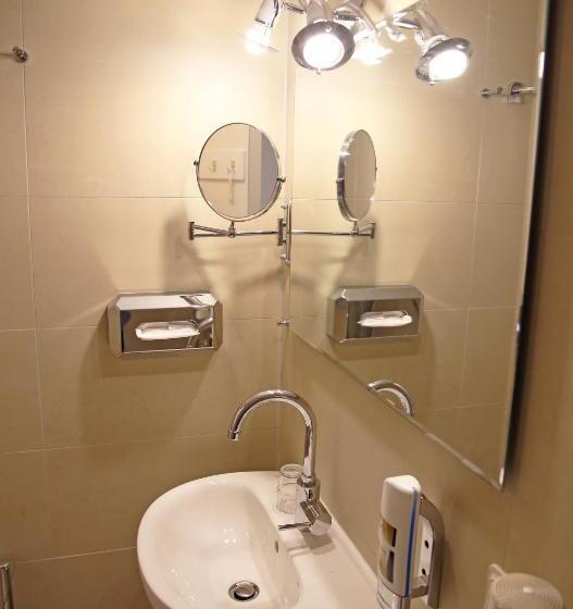 이코노미 룸, Alt Connewitz