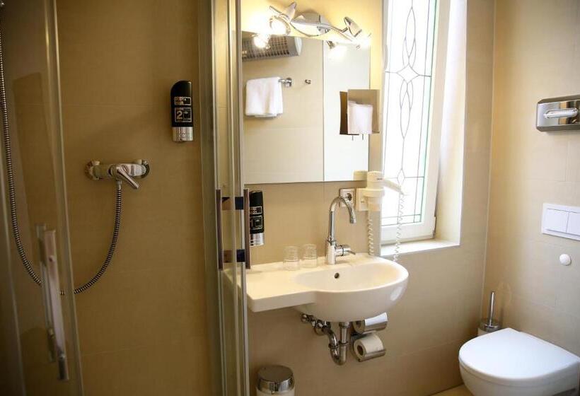 이코노미 룸, Alt Connewitz