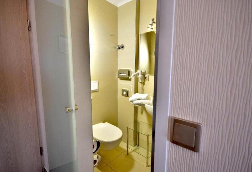 이코노미 룸, Alt Connewitz