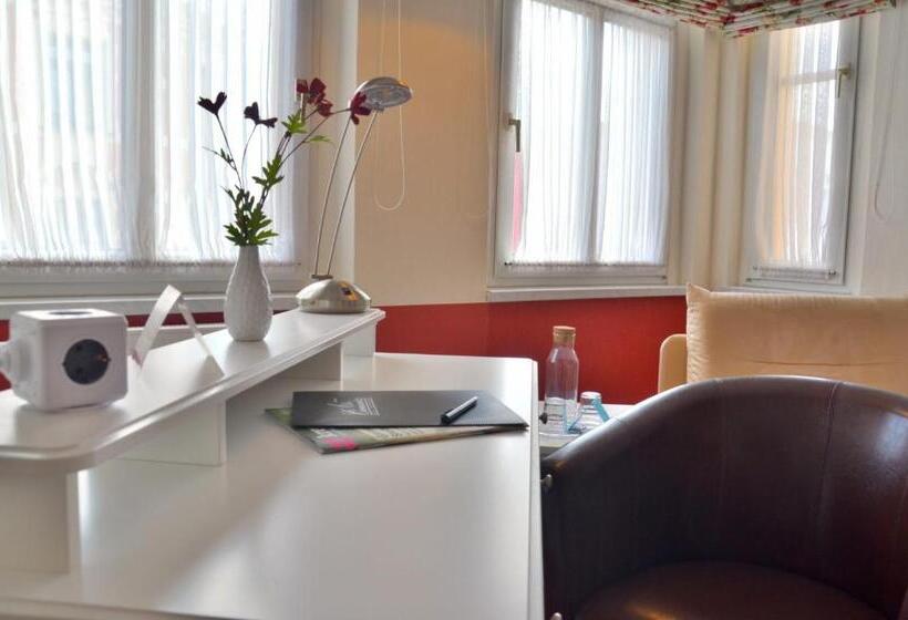 컴포트 룸, Alt Connewitz