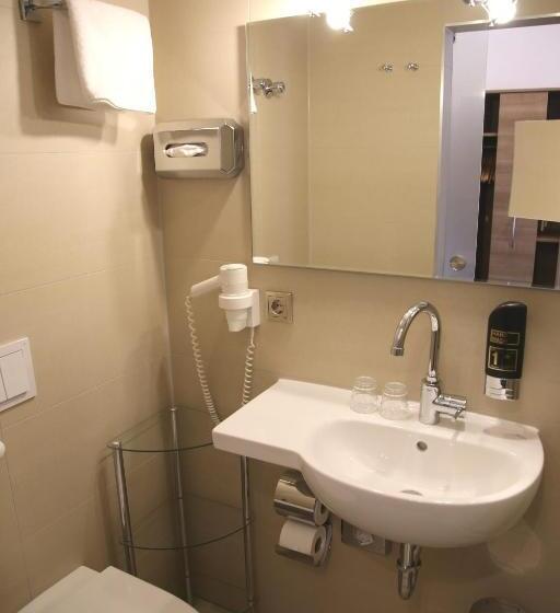 컴포트 싱글 룸, Alt Connewitz