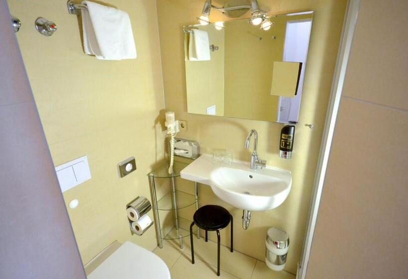 舒适型单人间, Alt Connewitz