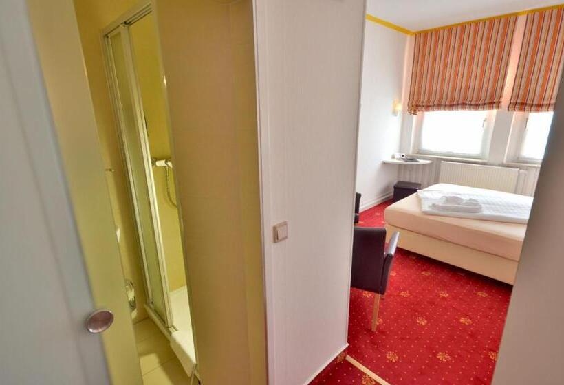 컴포트 싱글 룸, Alt Connewitz