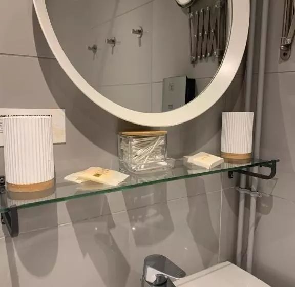 Standard Kolmen Hengen Huone, Auberge Du Cheval Blanc