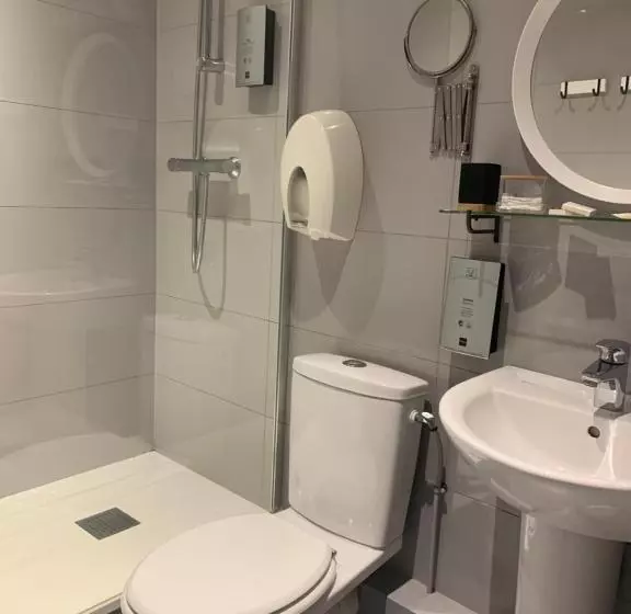 Standard Kolmen Hengen Huone, Auberge Du Cheval Blanc