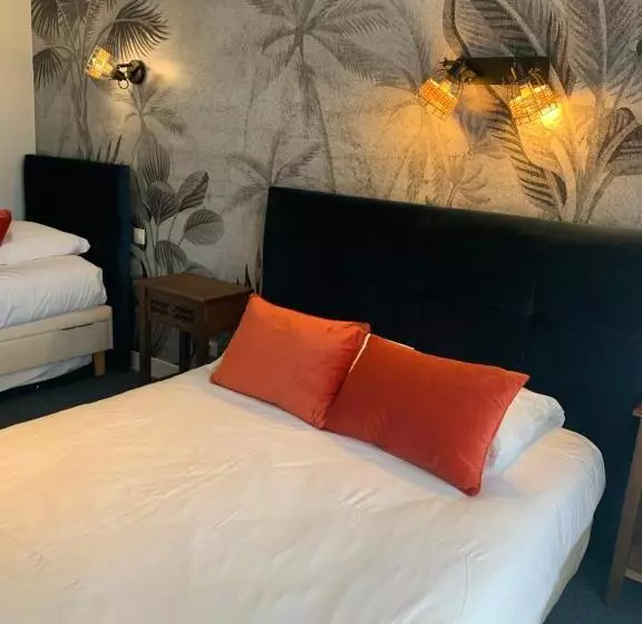 Standard Neljän Hengen Huone, Auberge Du Cheval Blanc