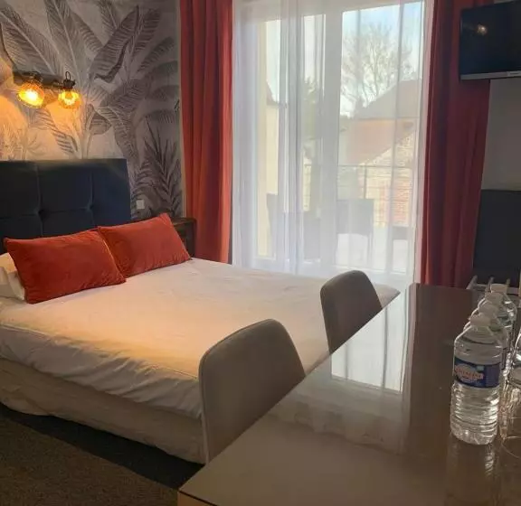 Standard Neljän Hengen Huone, Auberge Du Cheval Blanc