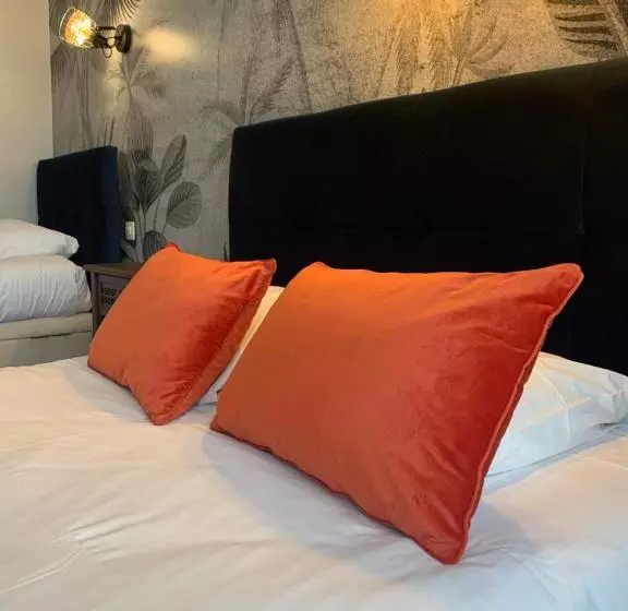 Standard Neljän Hengen Huone, Auberge Du Cheval Blanc