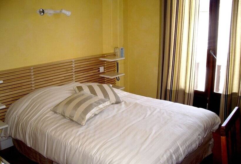 스탠다드 트리플 룸, Auberge Du Cheval Blanc